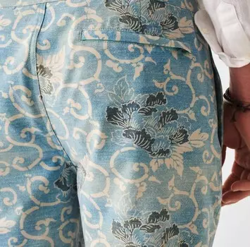 Классические шорты с принтом «Батик» с цветами индиго Faherty