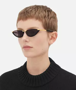 Классические солнцезащитные очки «кошачий глаз» Bottega Veneta, черный/серый