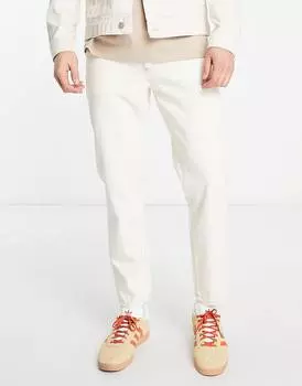 Классические строгие джинсы цвета экрю ASOS DESIGN