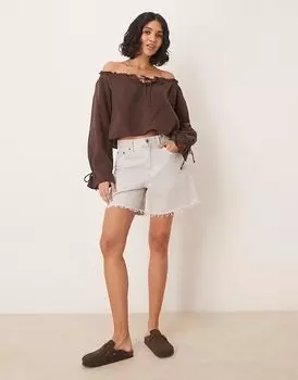 Классические свободные шорты Abercrombie & Fitch с высокой посадкой и необработанным краем в выцветшем белом цвете