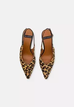 Классические туфли на каблуке NGEL ALARCN, бежевый