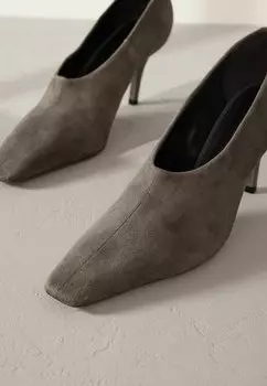 Классические туфли на каблуке REGULAR FIT Next, серый