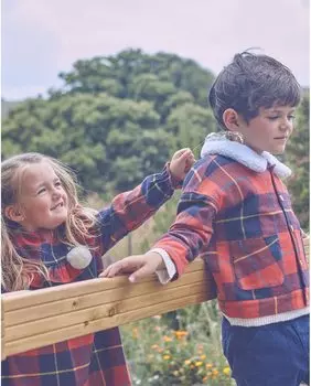 Клетчатая куртка для мальчика с воротником из овчины Dadati, красный