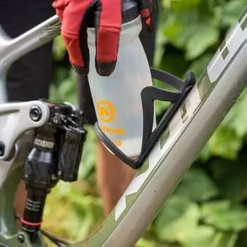 Клетка для бутылок с водой с боковым входом Blackburn, черный