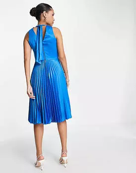 Кобальтовое плиссированное платье миди с высоким воротником Closet London