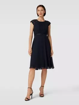 Коктейльное платье с кружевной отделкой Christian Berg, темно-синий