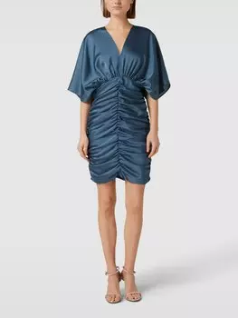 Коктейльное платье с V-образным вырезом Swing