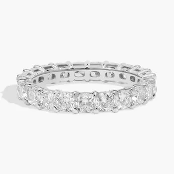 Кольцо Eternity с выращенным в лаборатории бриллиантом огранки «кушон» из белого золота 14 карат (3 карата, двойной цвет — FG / VS2-SI1) Blue Nile