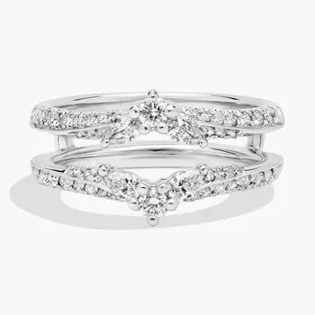 Кольцо с бриллиантовой вставкой в виде крылатого ролловера из 18-каратного белого золота (5/8 карата). Blue Nile