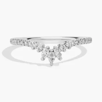 Кольцо с изогнутым акцентом огранки «маркиз» и бриллиантовым паве из платины (1/4 карата, два цвета) Blue Nile