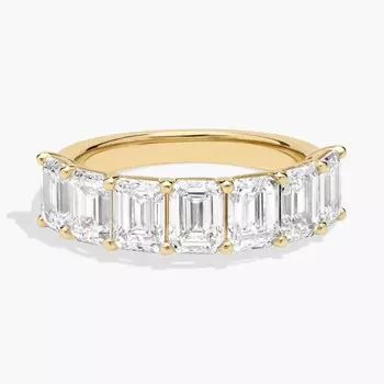 Кольцо с семью выращенными в лаборатории бриллиантами изумрудами из 14-каратного желтого золота (3 1/2 карата, два камня - FG / VS2-SI1) Blue Nile