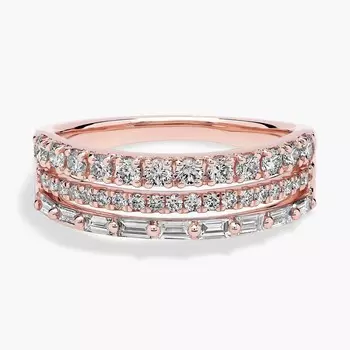 Кольцо с тремя рядами бриллиантов огранки «багет» и паве из розового золота 14 карат (5/8 карата). Blue Nile
