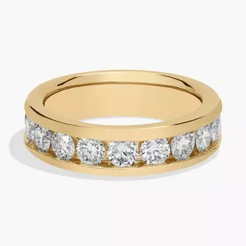 Кольцо с выращенным в лаборатории бриллиантом в канальной оправе из 14-каратного желтого золота (1 1/2 карата, два цвета - FG / VS2-SI1) Blue Nile