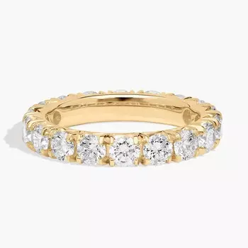 Кольцо-вечность с французским паве из выращенных в лаборатории бриллиантов из 14-каратного желтого золота (2 1/2 карата, двойной цвет - FG / VS2-SI1) Blue Nile