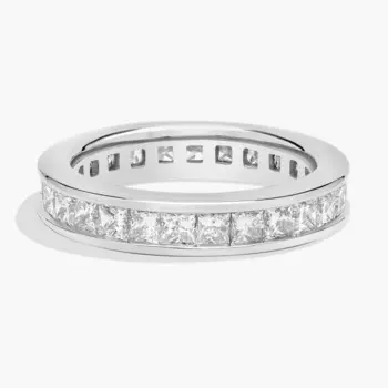 Кольцо-вечность с выращенными в лаборатории бриллиантами огранки «принцесса» в канальной оправе из 14-каратного белого золота (2 карата, двойной цвет — FG / VS2-SI1) Blue Nile