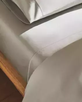 (кол-во нитей 300) плоский сатин с окантовкой Zara Home, зеленый