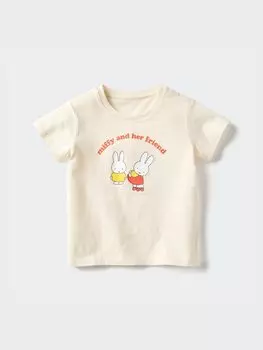 Коллекция иллюстрированных книг и графическая футболка Uniqlo, белый