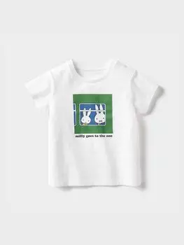 Коллекция иллюстрированных книг и графическая футболка Uniqlo, белый