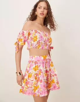 Коллектив The Label Укороченный топ с защипами и вырезом-стойкой в розовом цвете с яркими цветами Collective The Label