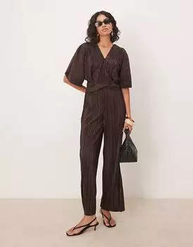 Комбинезон ASOS DESIGN с короткими рукавами и запахом на талии шоколадного цвета