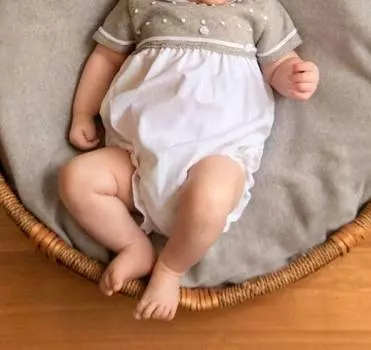 Комбинезон крючком белого цвета Minhon