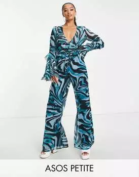 Комбинезон с глубоким V-образным вырезом и рюшами на рукавах ASOS DESIGN Petite с животным принтом