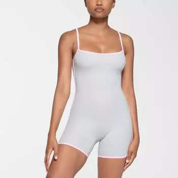 Комбинезон с контрастной отделкой SKIMS, цвет platinum