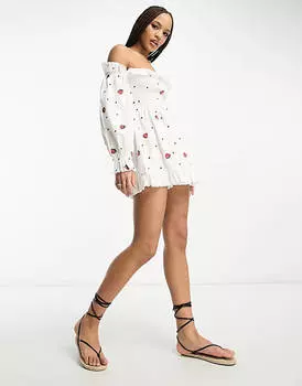 Комбинезон с присборенным лифом и вышивкой клубники ASOS DESIGN