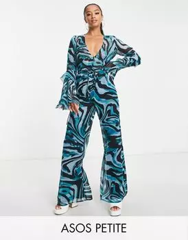 Комбинезон с животным принтом ASOS DESIGN Petite, глубоким v-образным вырезом и рукавами с рюшами ASOS