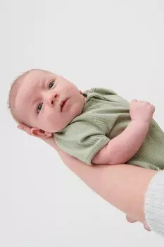 Комбинезон в рубчик с короткими рукавами и застежкой-молнией Mori, зеленый