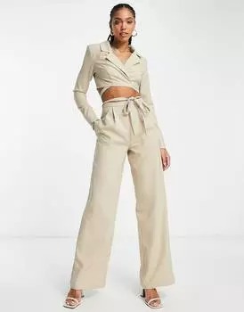 Комбинезон в тонкую полоску с запахом и круглым вырезом ASOS DESIGN ASOS DESIGN