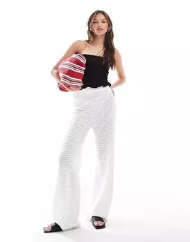 Комбинируйте и сочетайте трикотажные брюки в полоску, цвета «кремовый».