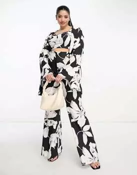 Комфортные расклешенные брюки ASOS LUXE Curve с черно-белым цветочным принтом
