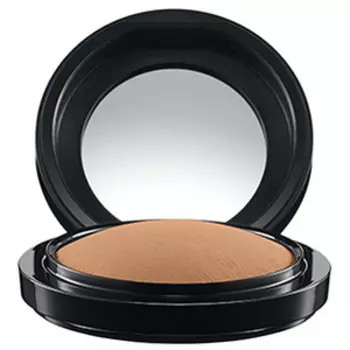 Компактная пудра с подогретыми минералами mineralize skinfinish natural Mac, цвет medium dark