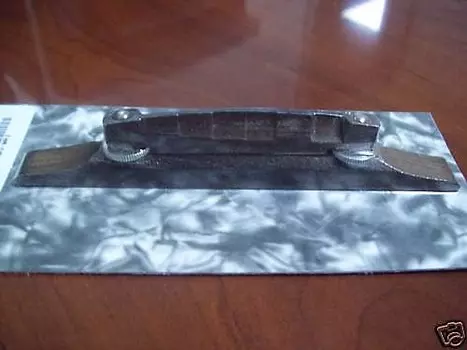 Компенсированный бридж/база из палисандра для гитары с плоским верхом Allparts GB-0505-0R1