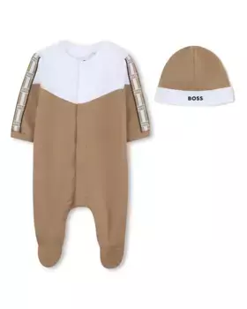 Комплект для мальчика из подходящего комбинезона и шапки BOSS Kidswear, цвет Marrn claro