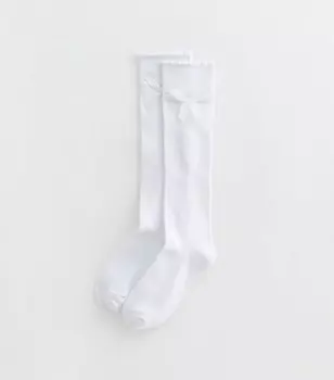 Комплект из 2 белых хлопковых носков до колена с бантом для девочек New Look, белый