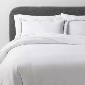 Комплект из 3-х предметов пододеяльника и наволочки Queen Luxe с вышитой каймой, белый/светло-серый - Threshold, цвет White/Dark Teal
