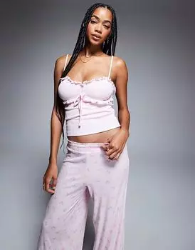 Комплект из топа Boux Avenue с оборками в рубчик и брюк с цветочным бантом в пудрово-розовом цвете