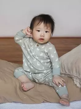 Комплект из трикотажного топа и брюк с длинными рукавами и принтом Baby Hare The Little Tailor, серый