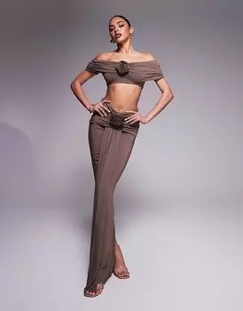 Комплект Wanderdoll Belle с открытыми плечами, сборчатым топом и макси-юбкой с драпировкой на корсаже в шоколадном цвете