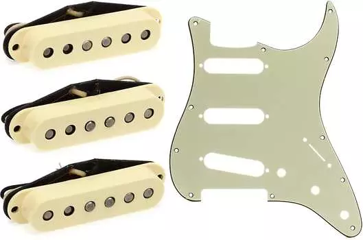 Комплект звукоснимателей Fender Original '57/'62 Stratocaster из 3 предметов — стандартный комплект с накладкой Stratocaster Fender с 11 отверстиями в современном стиле S/S/S — мятно-зеленый 0992144000=1 0992117000=1