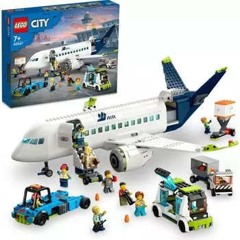 Конструктор пластиковый Lego Пассажирский самолет, 930 детали