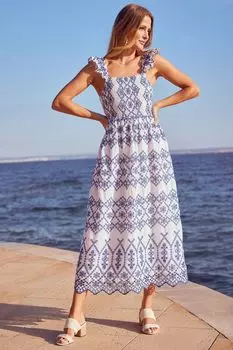 Контрастное платье на бретелях с рюшами и английской вышивкой Friends Like These, белый