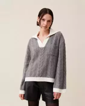 Контрастный женский свитер-поло из крученой ткани Claudie Pierlot, светло-серый