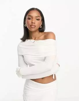 Координатный топ с открытыми плечами и рюшами ASOS цвета слоновой кости