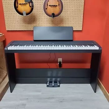 Korg B2SP-BK 88-клавишное цифровое пианино со стойкой и 3-педальной системой - черный B2SP-BK 88-Key Digital Piano with Stand and 3 Pedal System