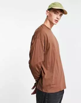 Коричневая футболка оверсайз с длинными рукавами ASOS DESIGN