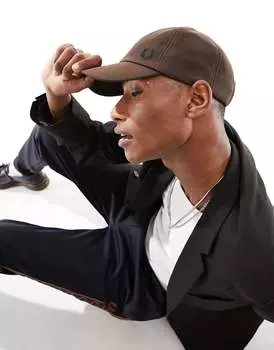 Коричневая кепка с логотипом Fred Perry