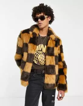 Коричневая куртка из искусственного меха в клетку ASOS DESIGN